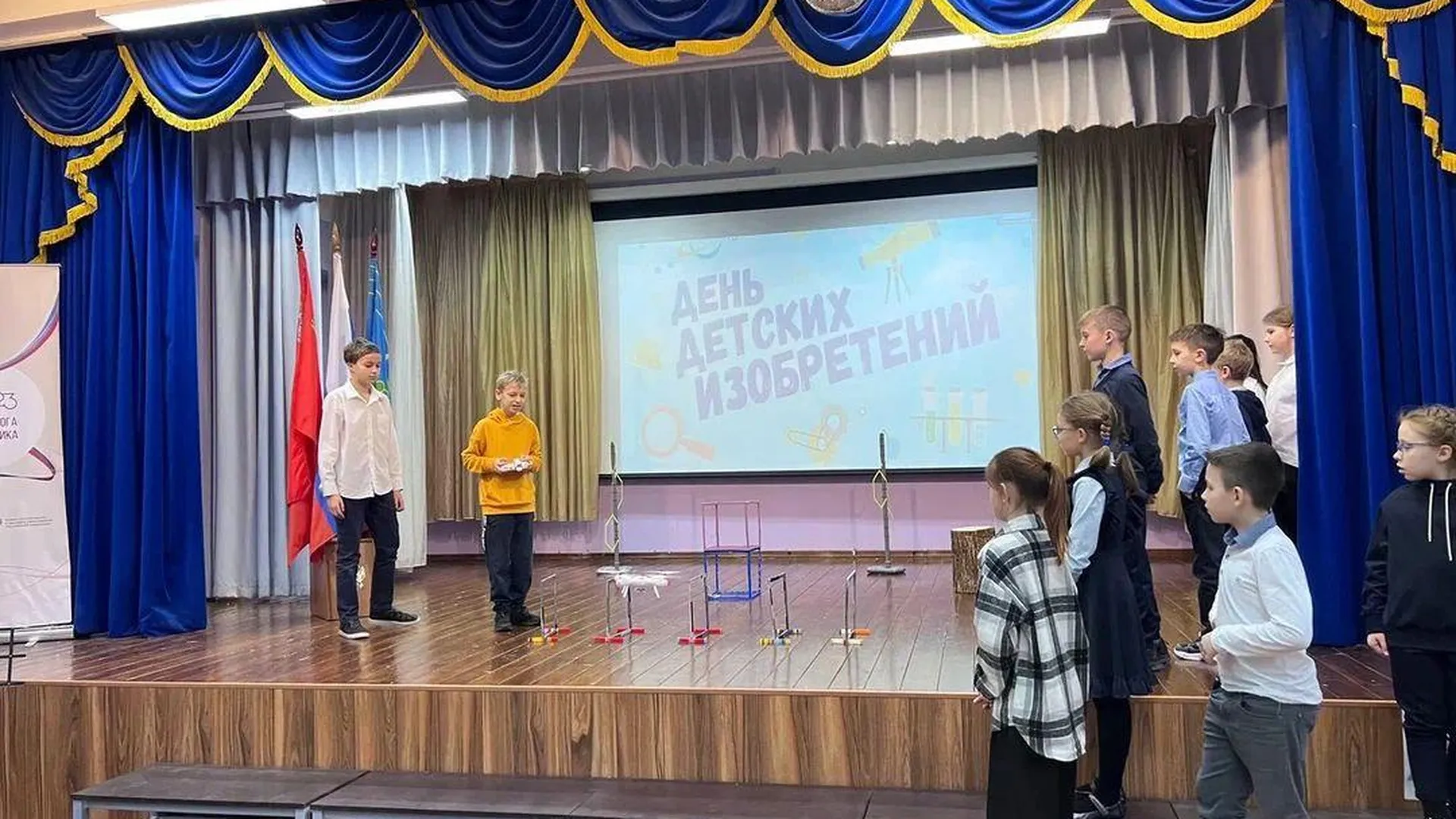 В преддверии международного Дня детских изобретений в Нахабинской школе № 3 прошла выставка