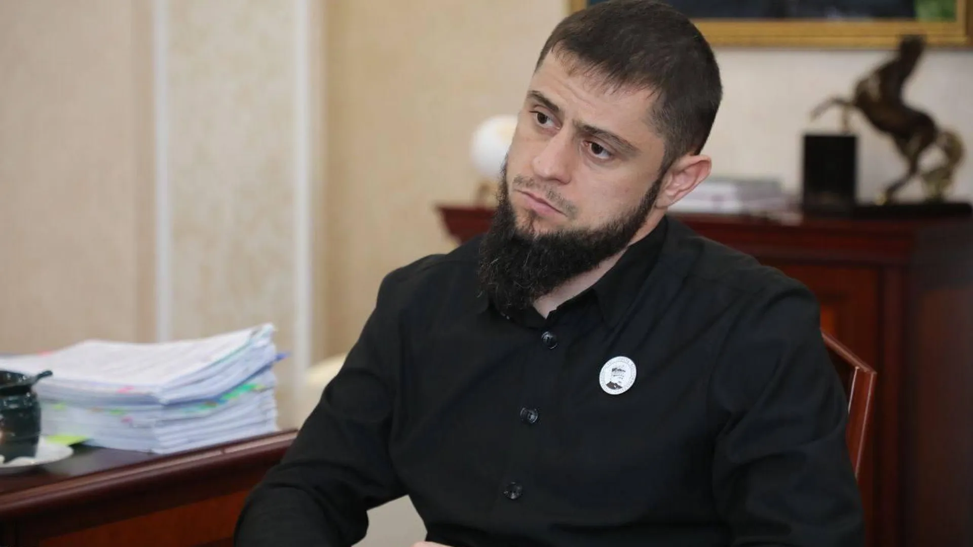Министр печати Чечни Дудаев пригрозил СМИ поменьше болтать о сбежавшей из дома чеченке Заурбековой