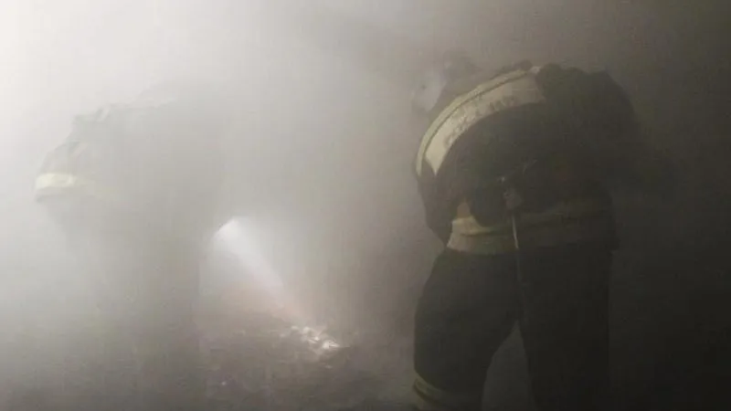 Квартира загорелась в Дзержинском, пострадал человек