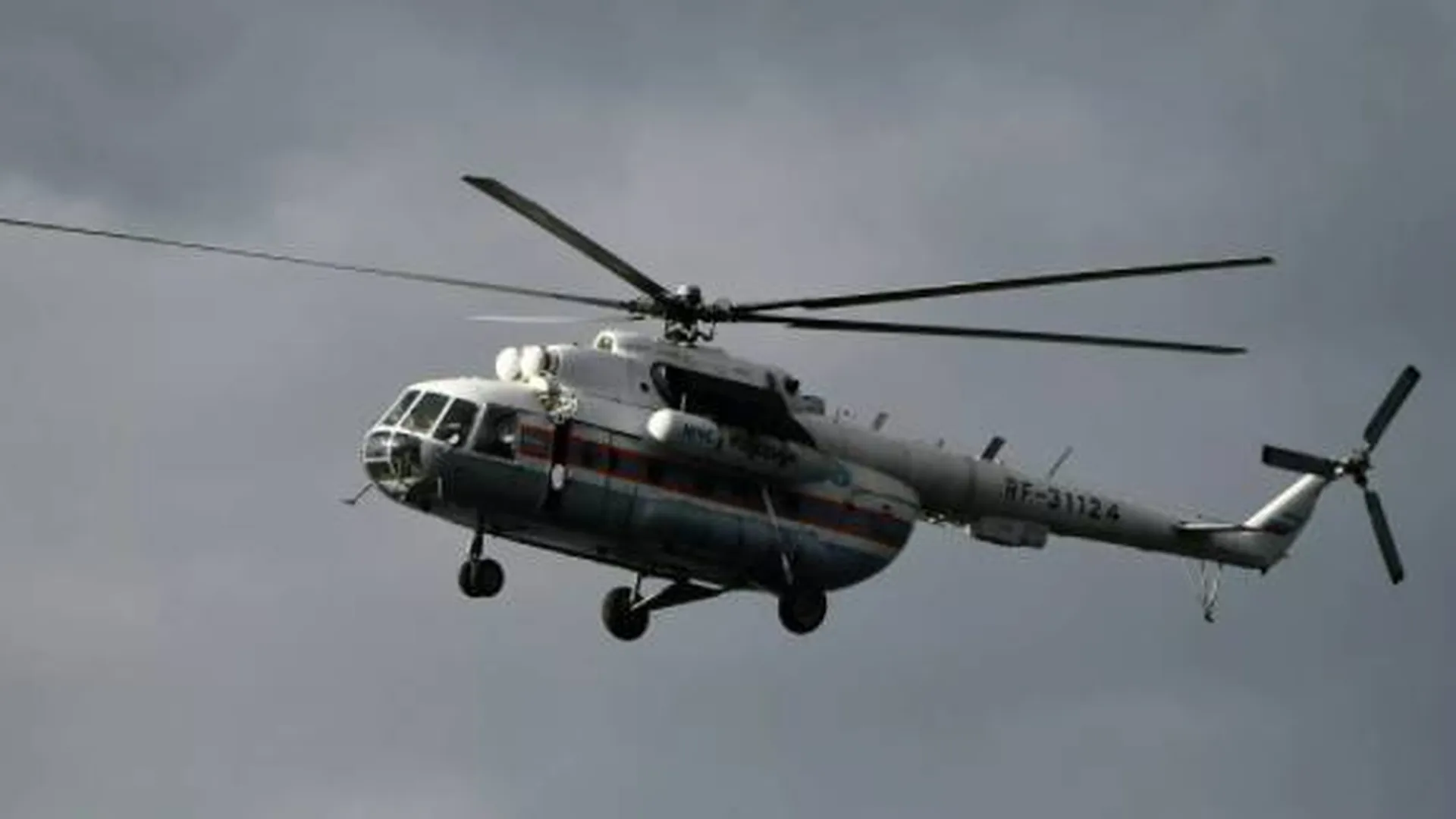 Вертолет со спасателями вылетел к терпящему бедствие контейнеровозу в Приморье