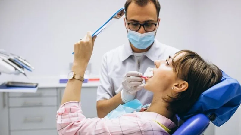 Вооружены до зубов: какие услуги стоматологических клиник могут навредить здоровью