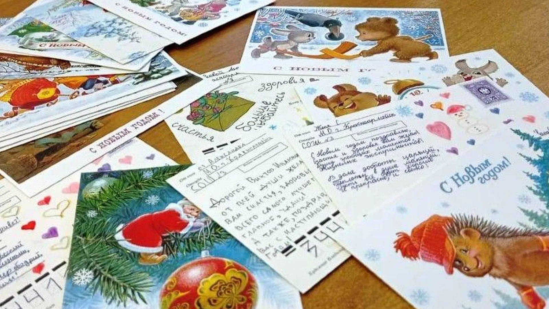 В дома престарелых передадут новогодние открытки от школьников Подмосковья