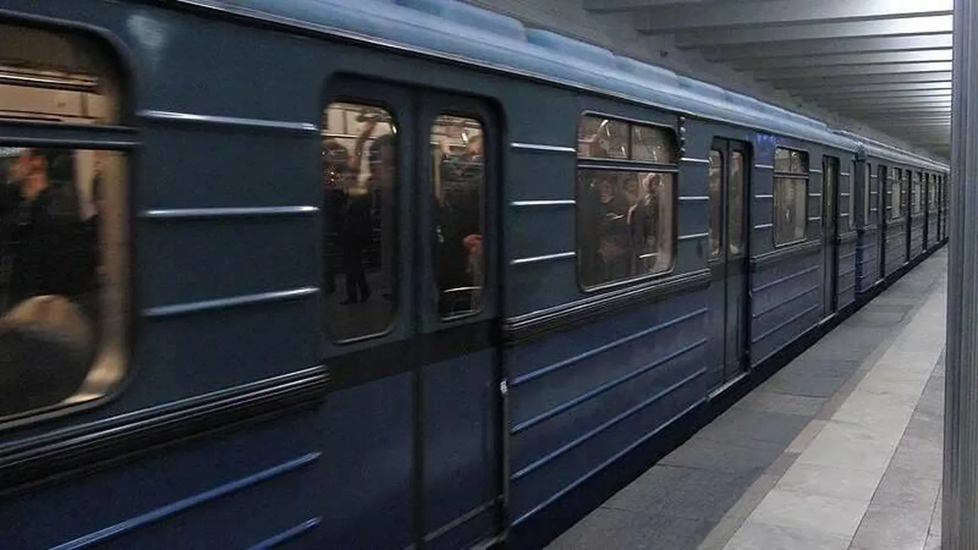 Человек упал на пути на станции «Улица 1905 года» в Москве