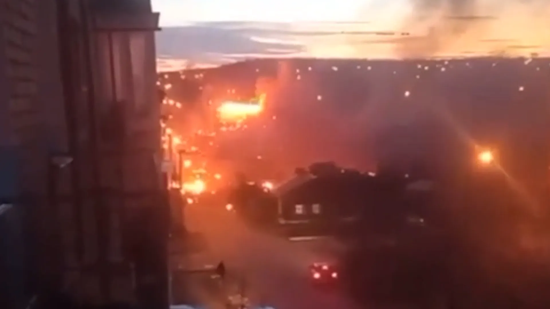 МЧС подтвердило падение самолета на двухэтажку в Иркутске