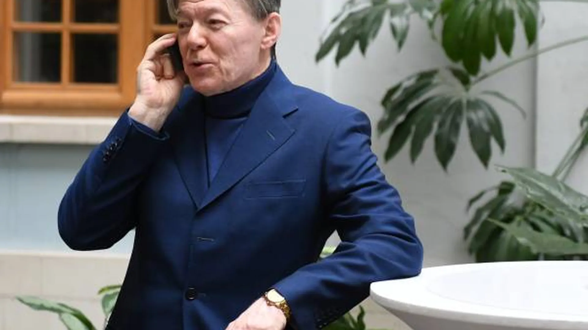 В «Ленкоме» опровергли госпитализацию Александра Збруева | 360°