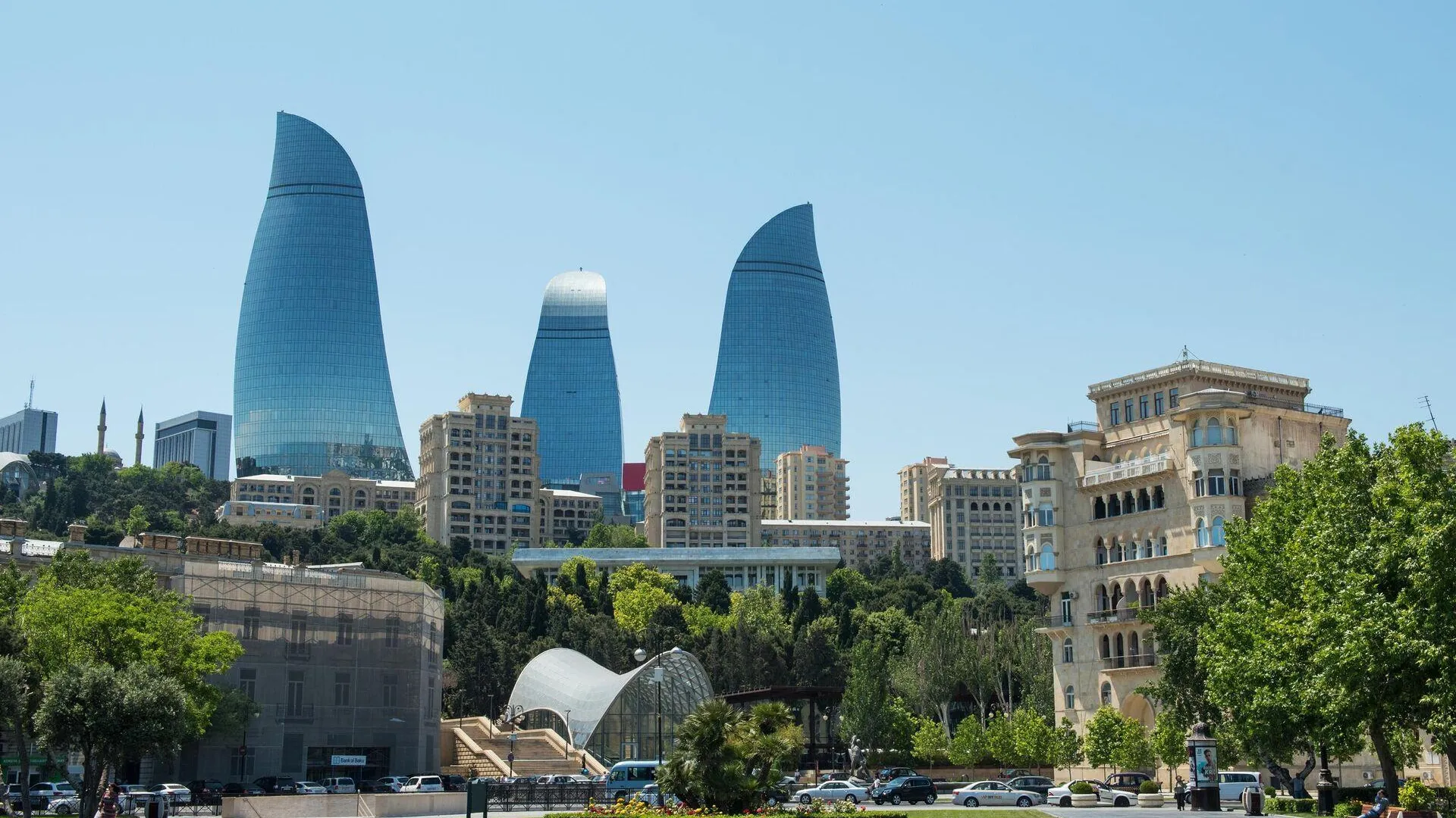 Азербайджан открестился от поставок оружия на Украину