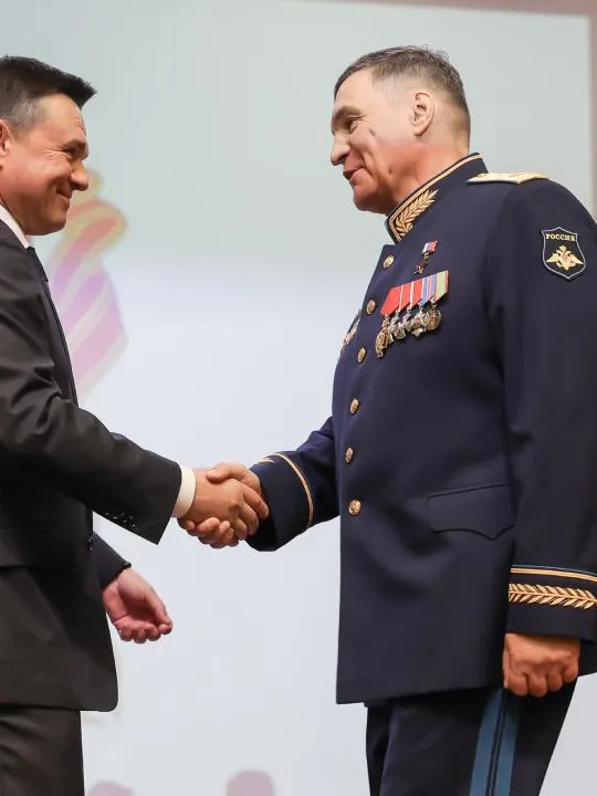 Губернатор Подмосковья поздравил 45-ю бригаду спецназа ВДВ c юбилеем и вручил военнослужащим награды
