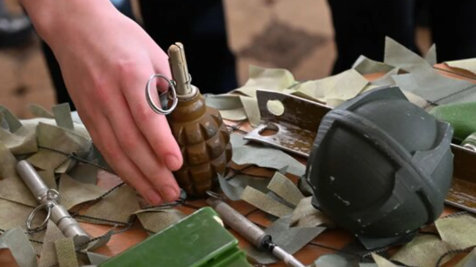 Два человека пострадали при взрыве гранаты в Киевской области