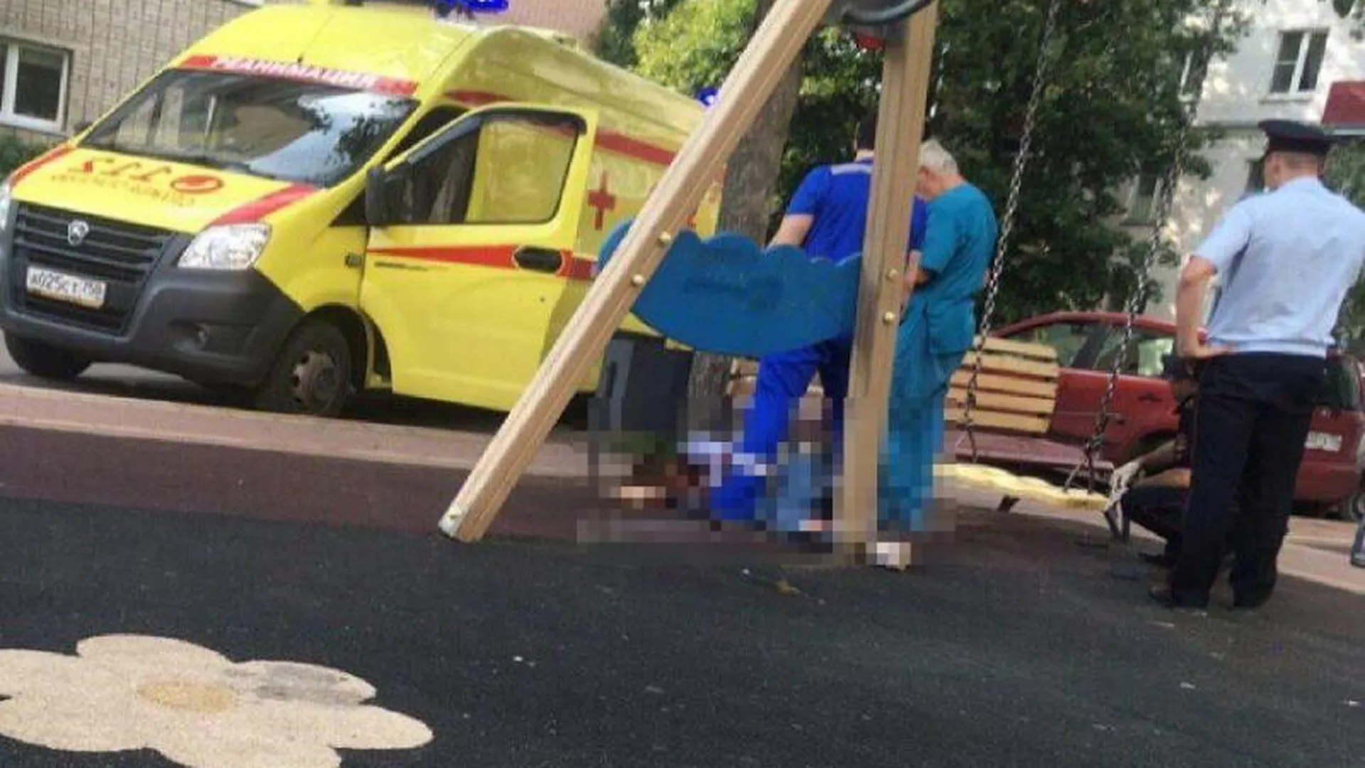 Молодую девушку зарезали на детской площадке в Раменском