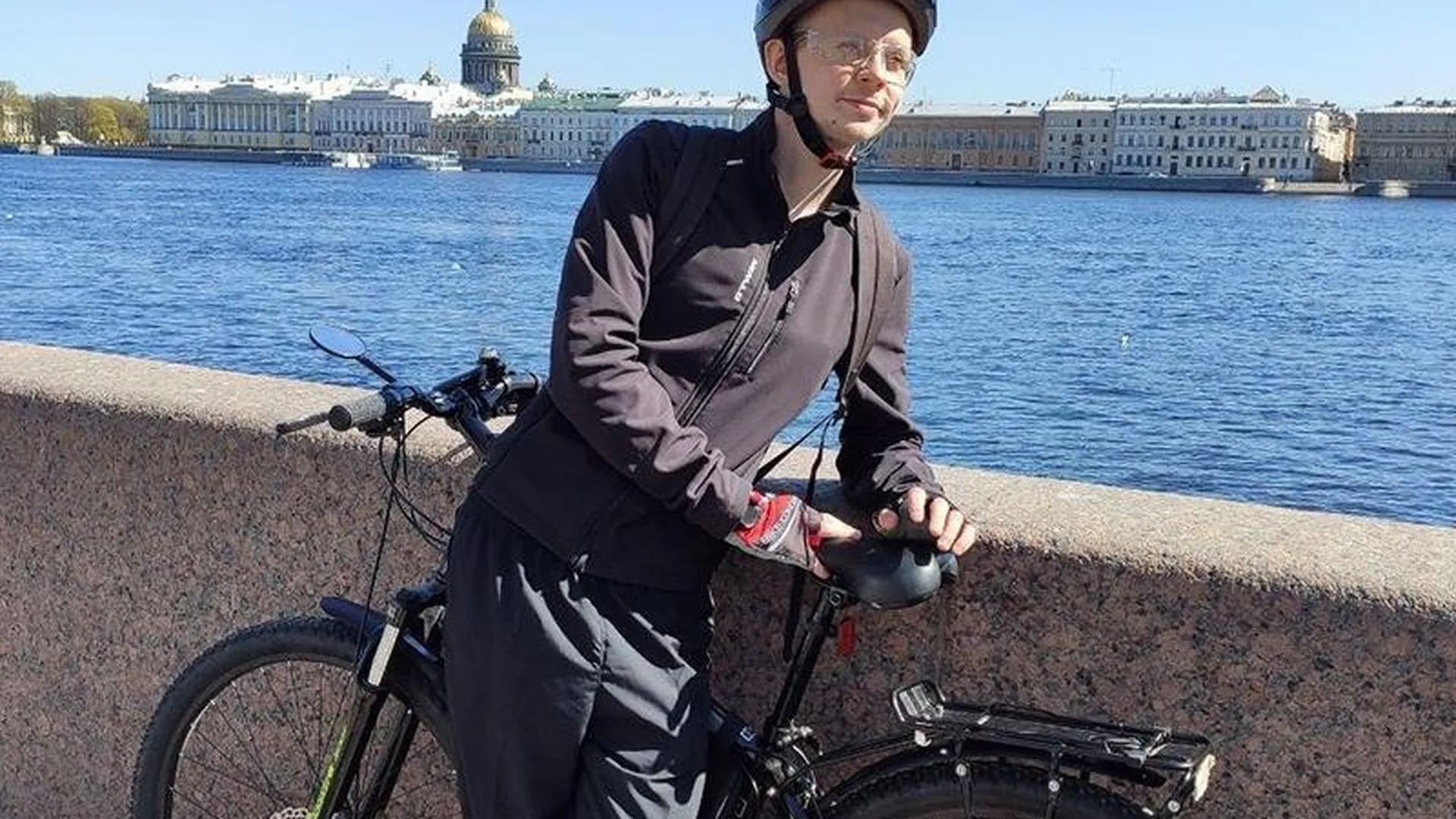 Жителя Питера, который впервые отправился в велотур по России, душевно встретили в Подмосковье