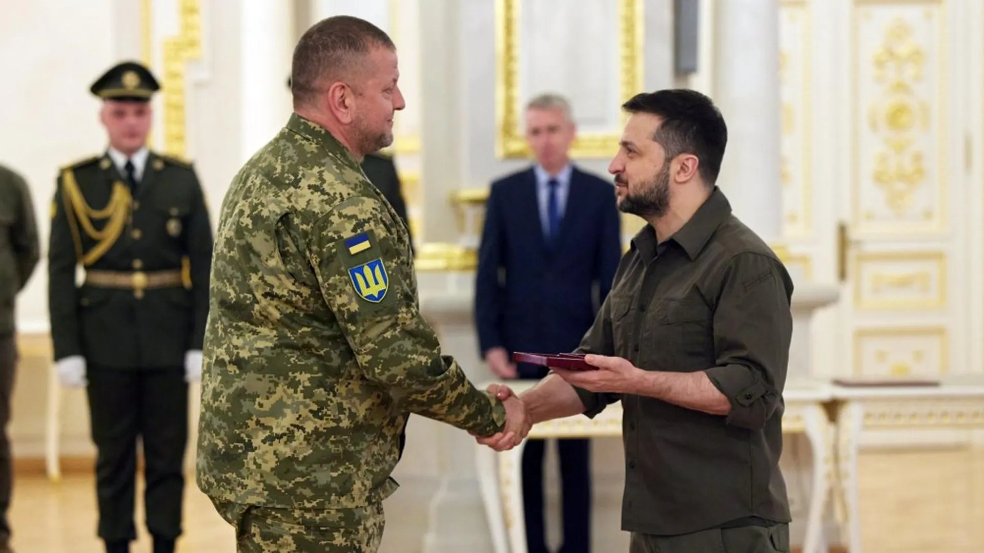 Награждение главкома ВСУ Валерия Залужного / пресс-служба президента Украины