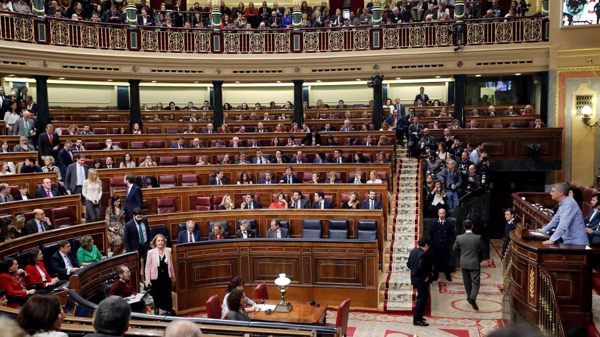 В парламенте Испании разрешили говорить на каталонском, баскском и галисийском языках