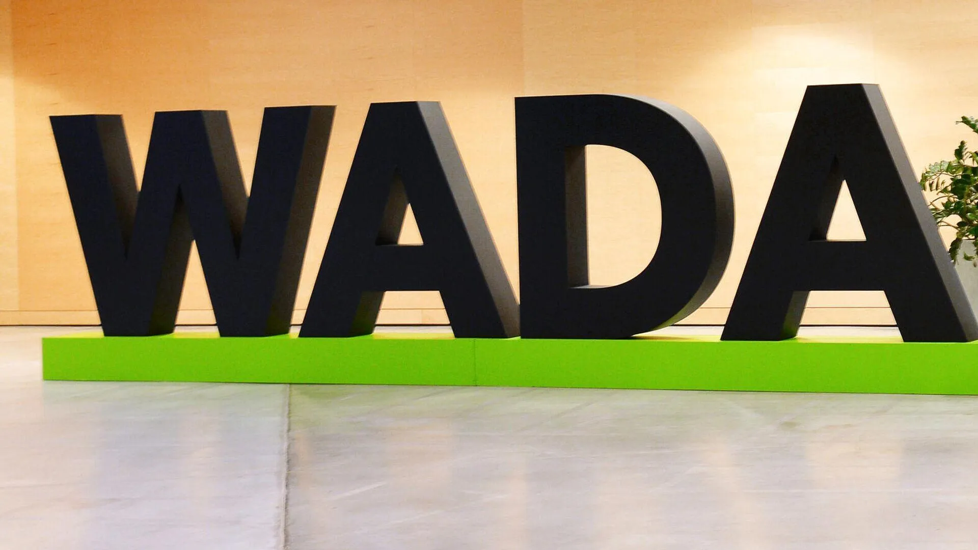 Олимпийский комитет России проконсультируется с юристами по решению WADA
