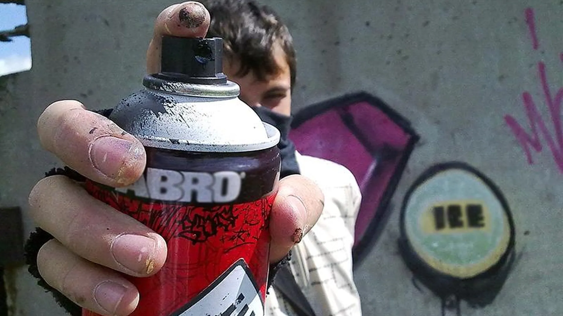 Коммунальщики разрывают на части 17-летнего граффитиста из Химок после первой же работы