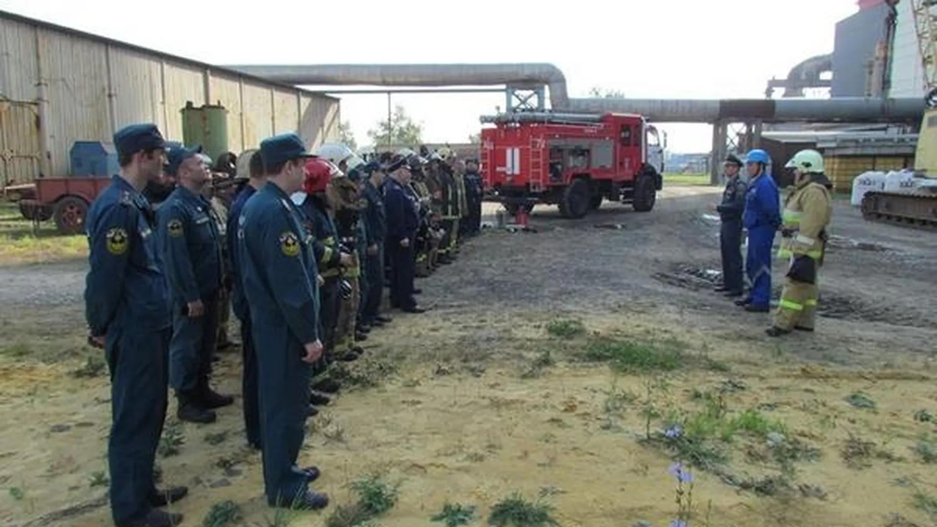 Пожарные и энергетики провели в Дзержинском учения по подготовке к зиме