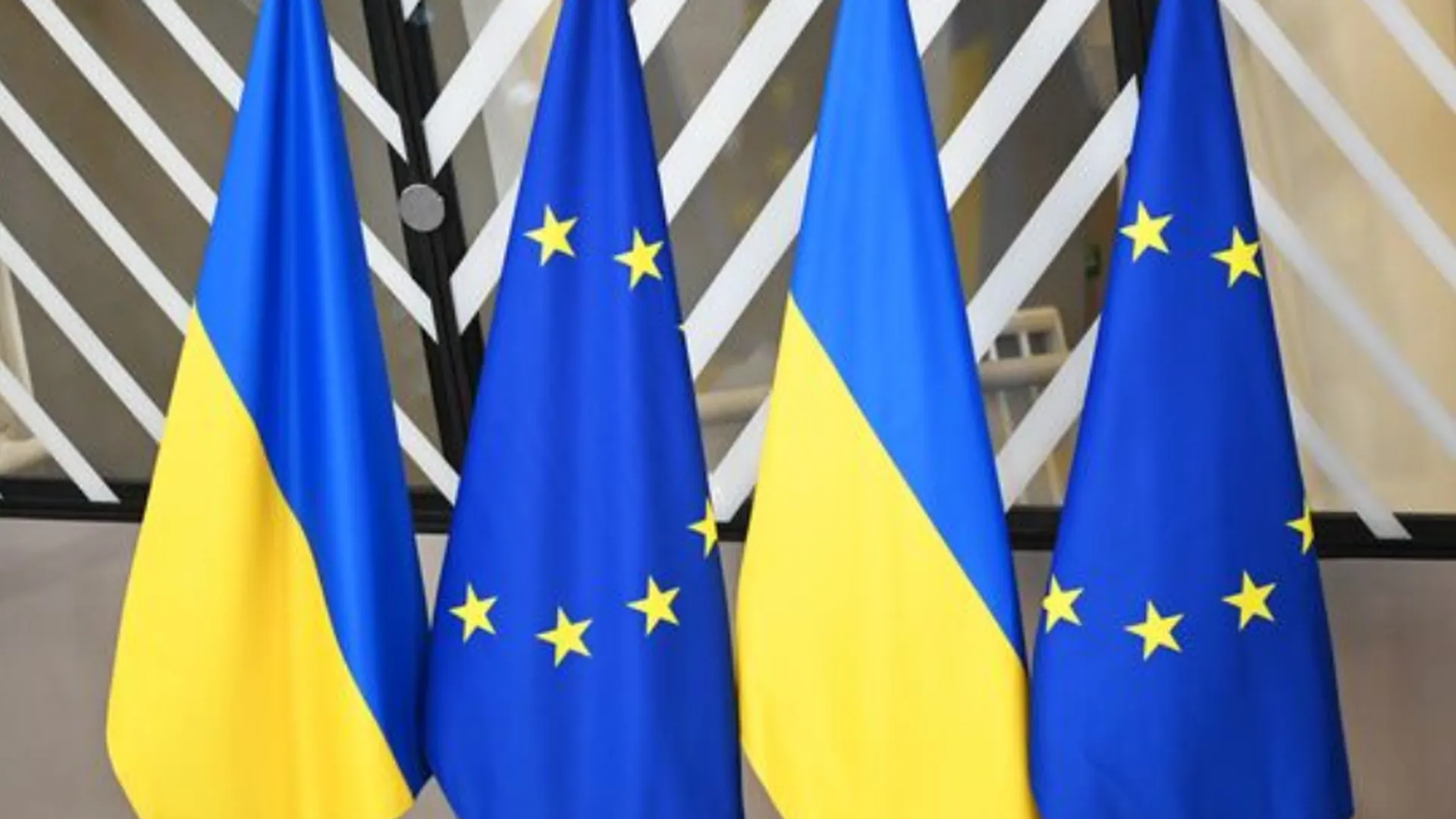 «Европе надоело содержать беженцев». Украинцы оказались вне закона в Евросоюзе