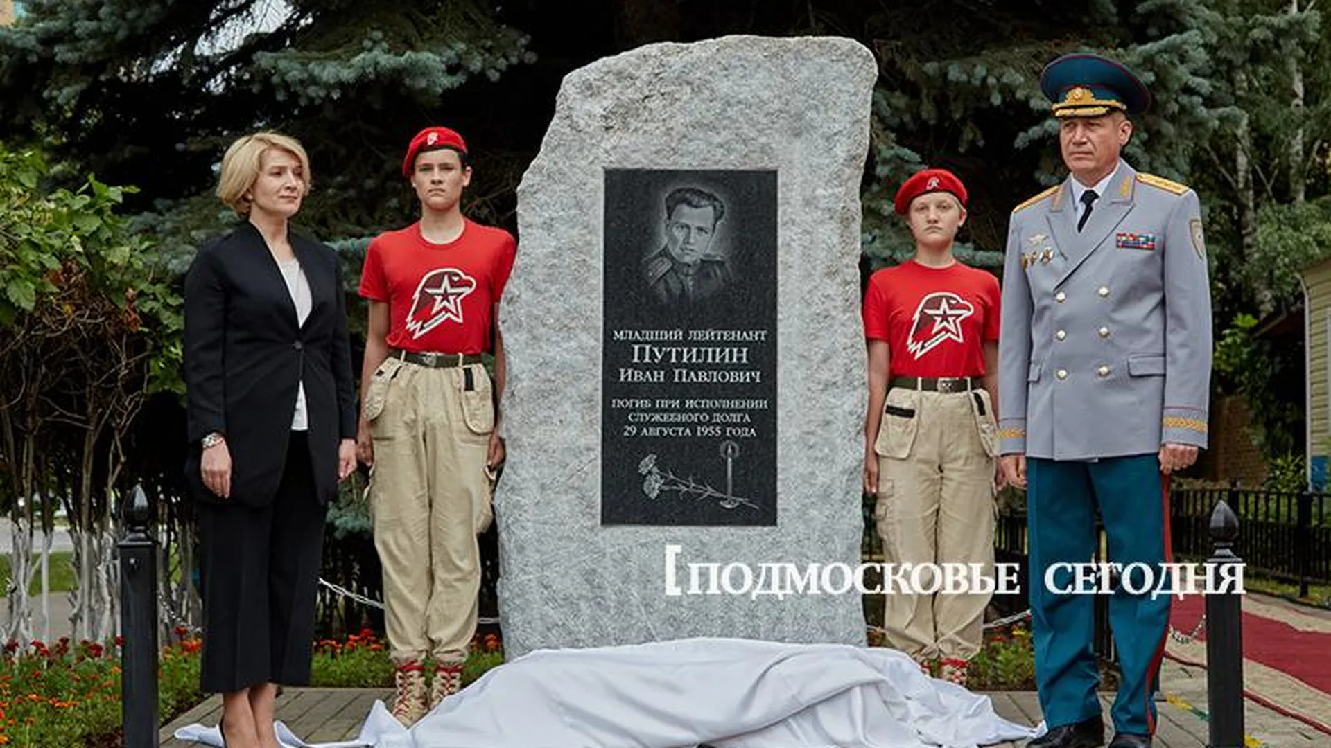 В Мытищах открыли памятник пожарному и наградили сотрудников Госпожнадзора в честь 95-летия ведомства