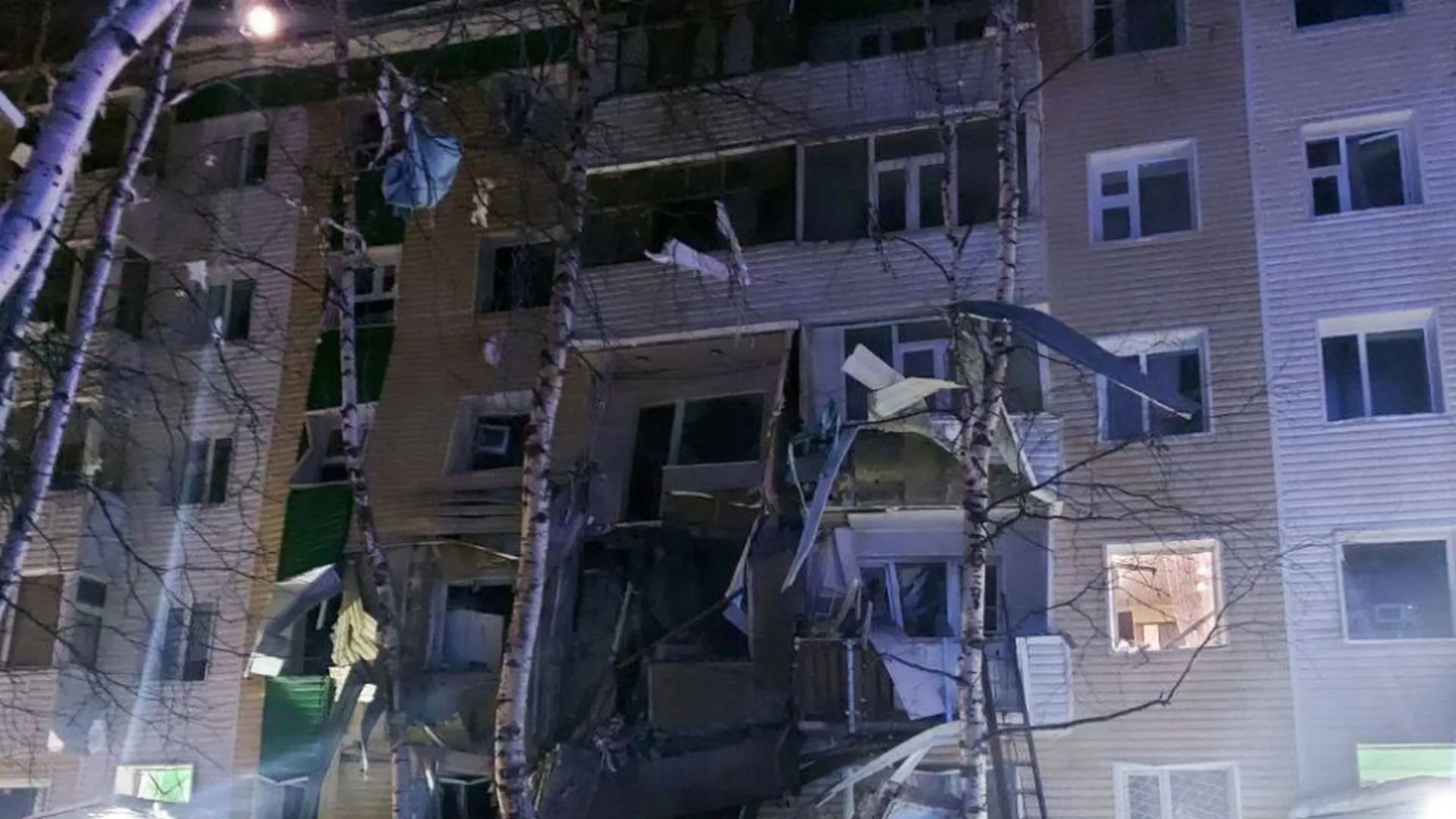 Разбор завалов при обрушении части дома в Нижневартовске показали на видео