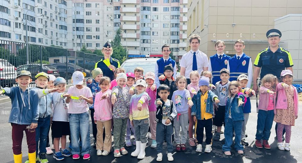 Автоинспекторы Одинцова провели урок безопасности для дошкольников
