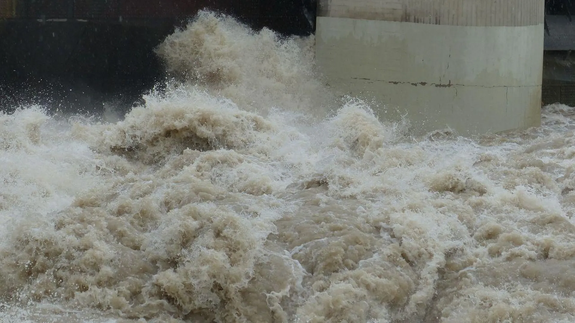 Более 300 человек погибли при мощном наводнении в Афганистане