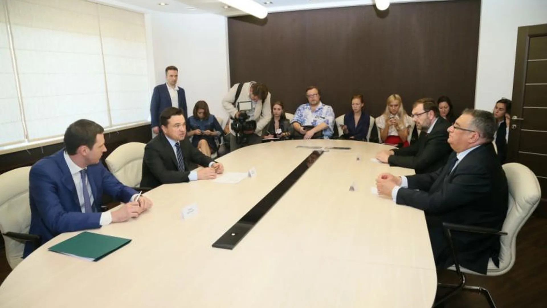 Воробьев обсудил с послом Венгрии расширение сотрудничества