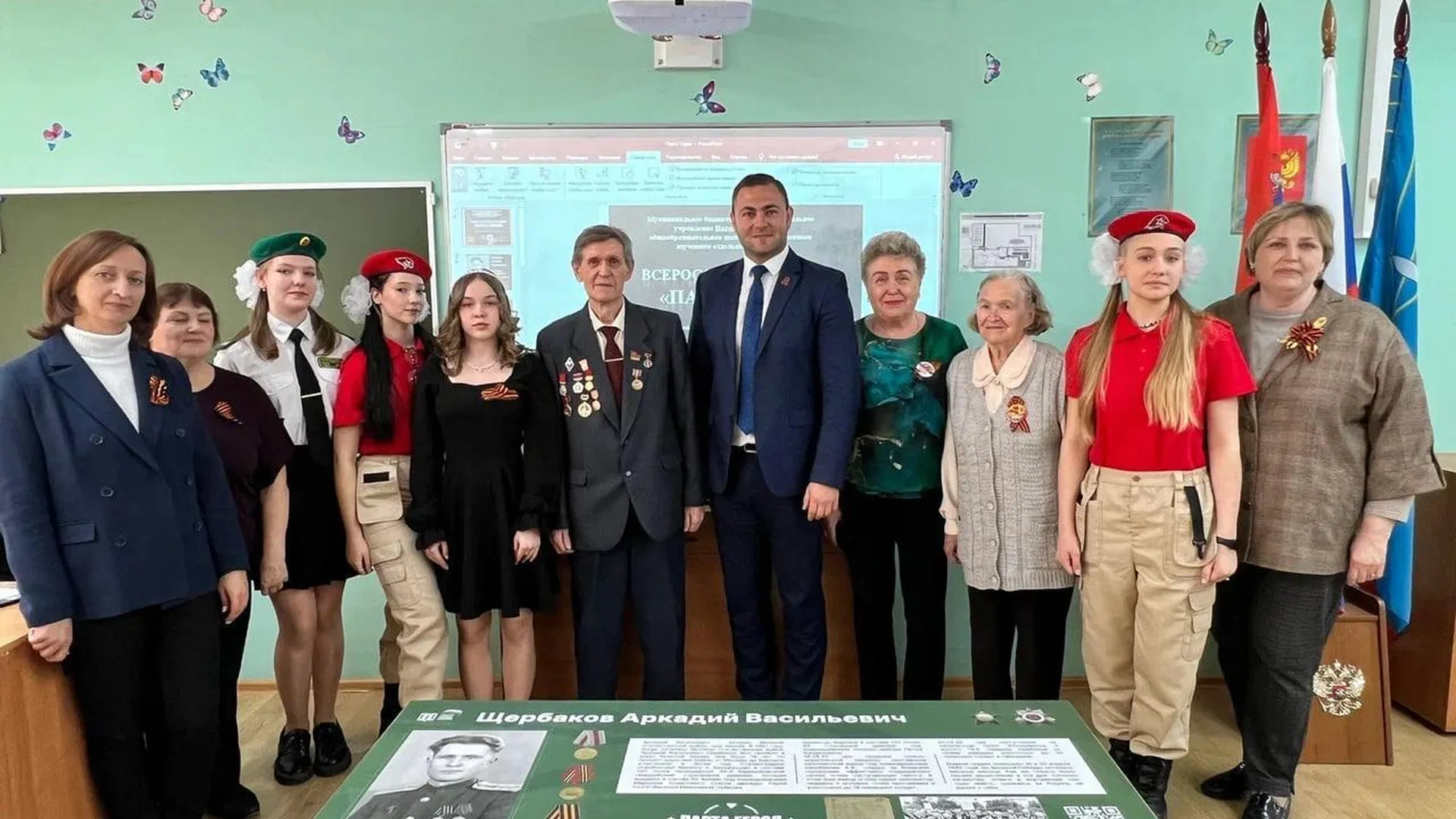 В преддверии Дня Победы в красногорской школе открыли «Парту героя»