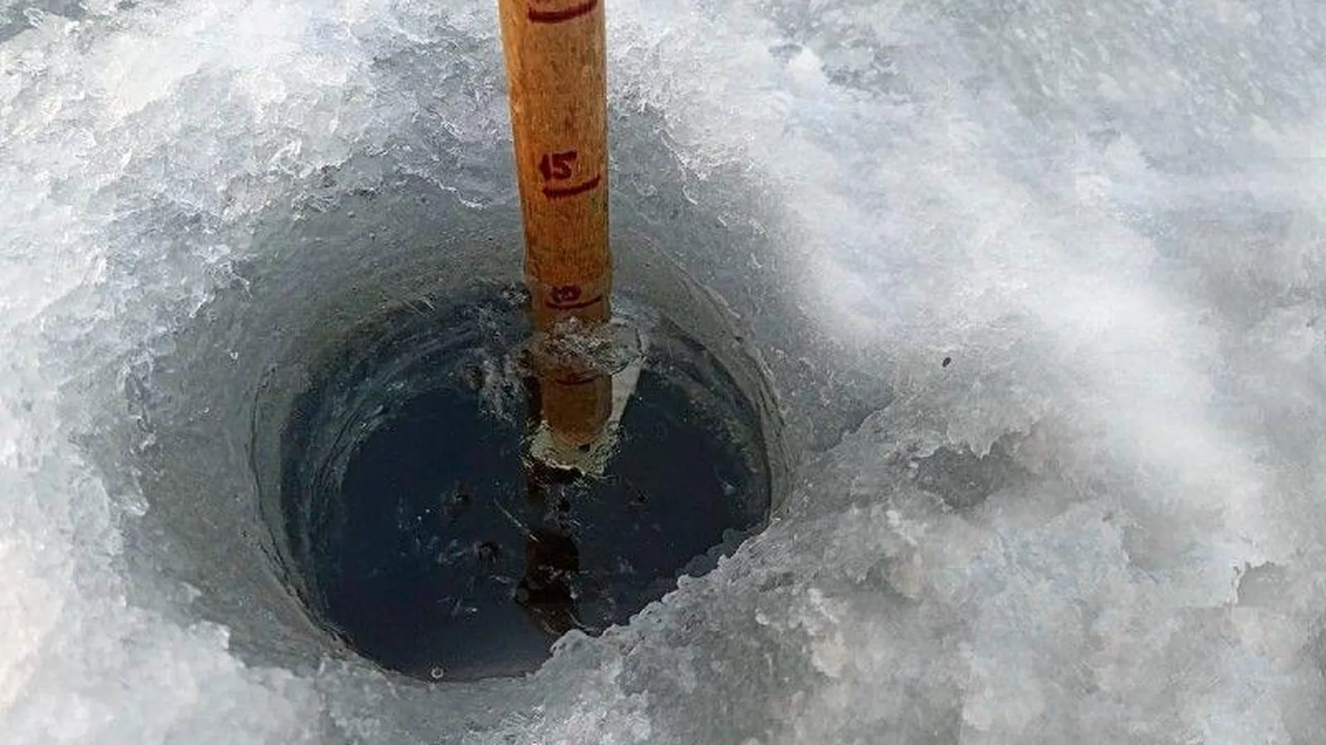 Подмосковные спасатели отметили 14 водоемов региона, нахождение на льду которых опасно