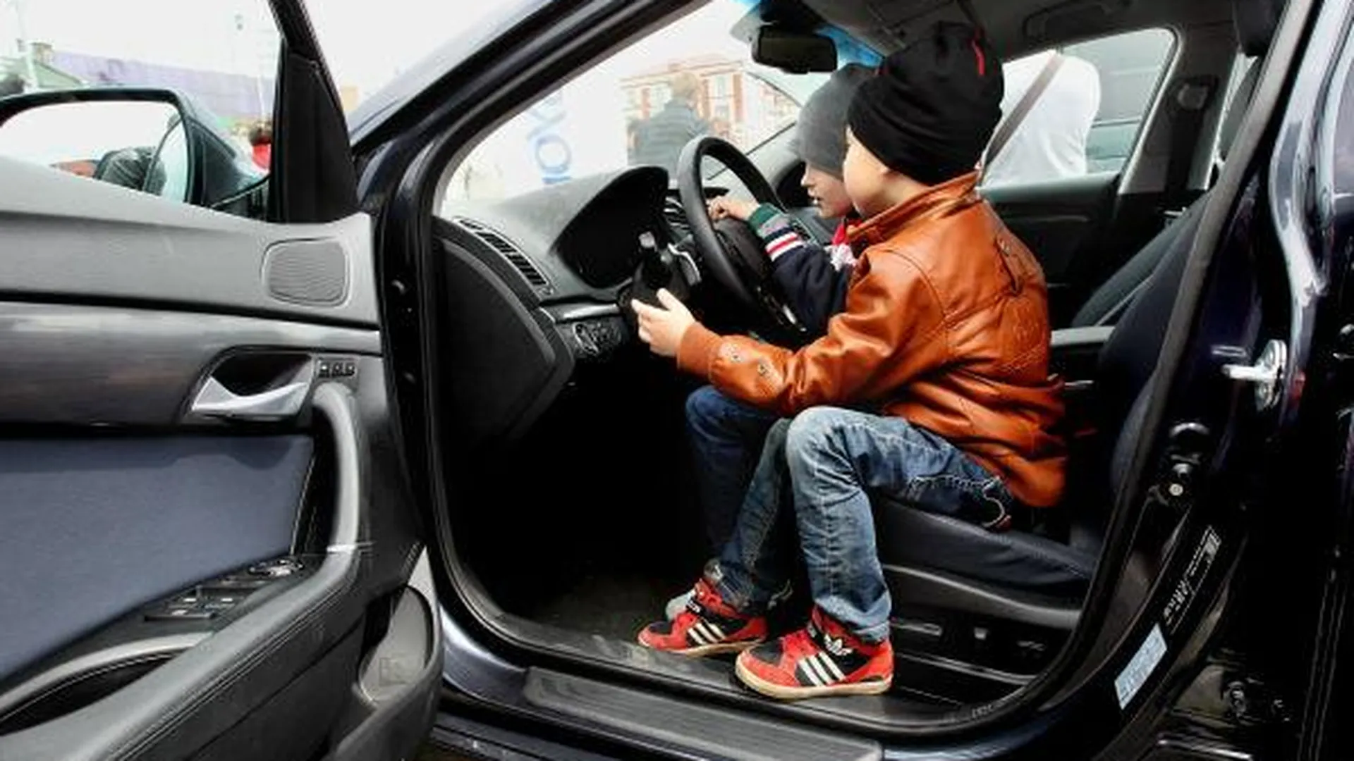 Для водителей-родителей провели первый урок безопасности в Ступине