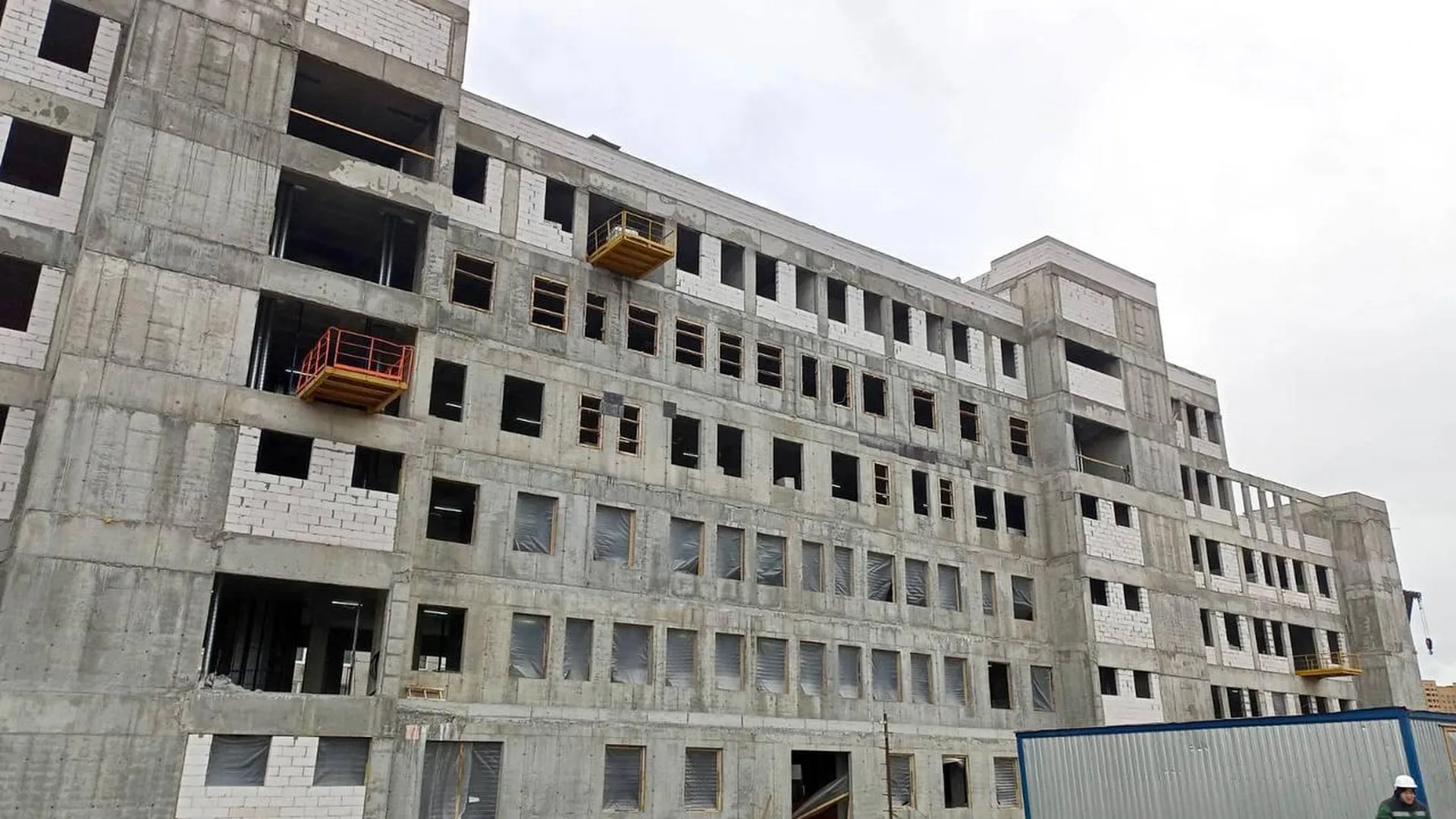 Строительство новой поликлиники продолжается в Ленинском округе