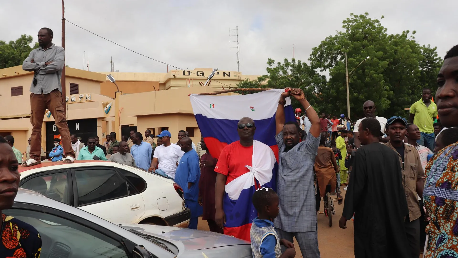 Выступления против поддерживающего Францию режима в столице Нигера, Ниамей