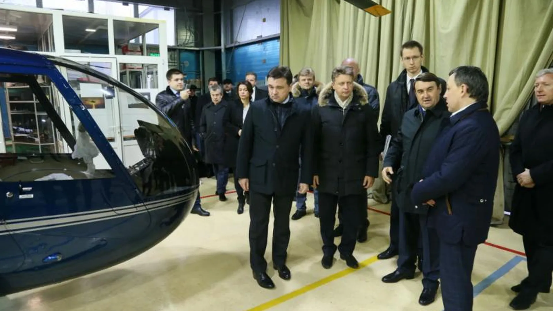 Воробьев и Левитин осмотрели вертолетный комплекс в Истре