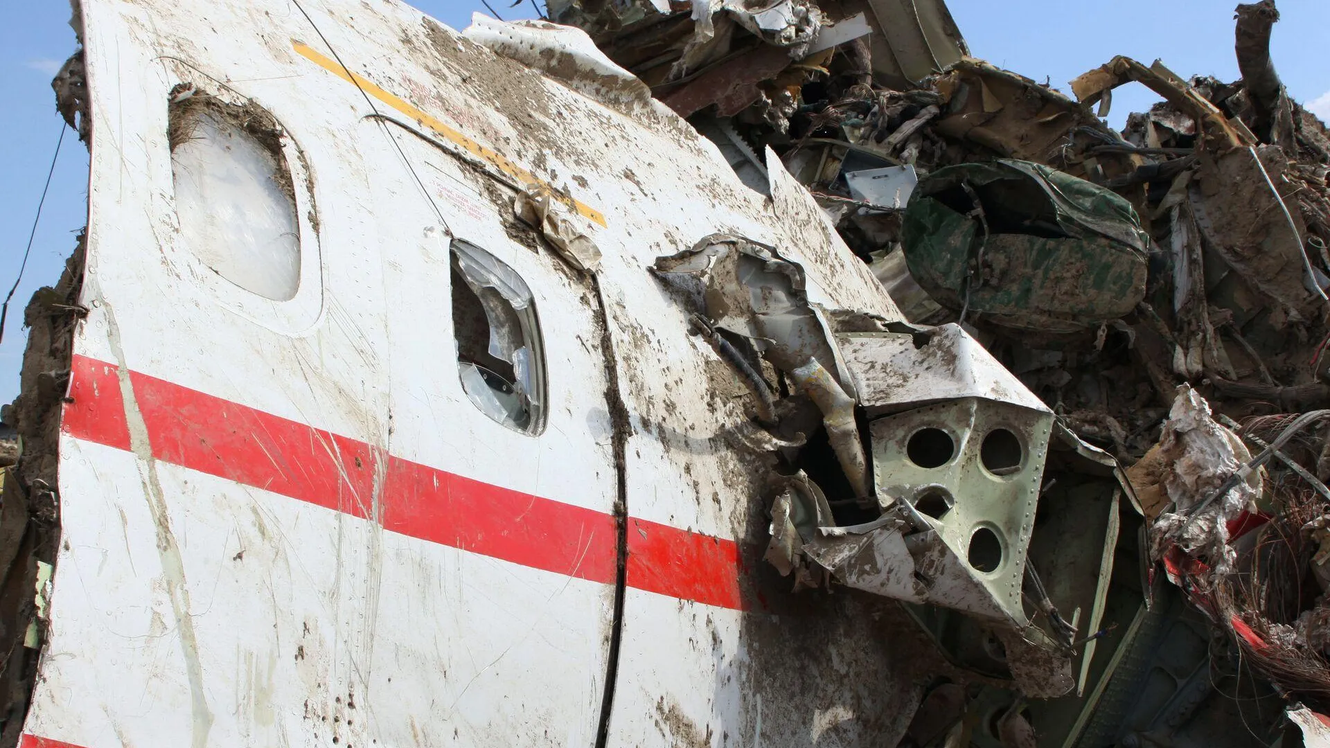 В Минобороны Польши назвали крушение Ту-154 под Смоленском трагедией