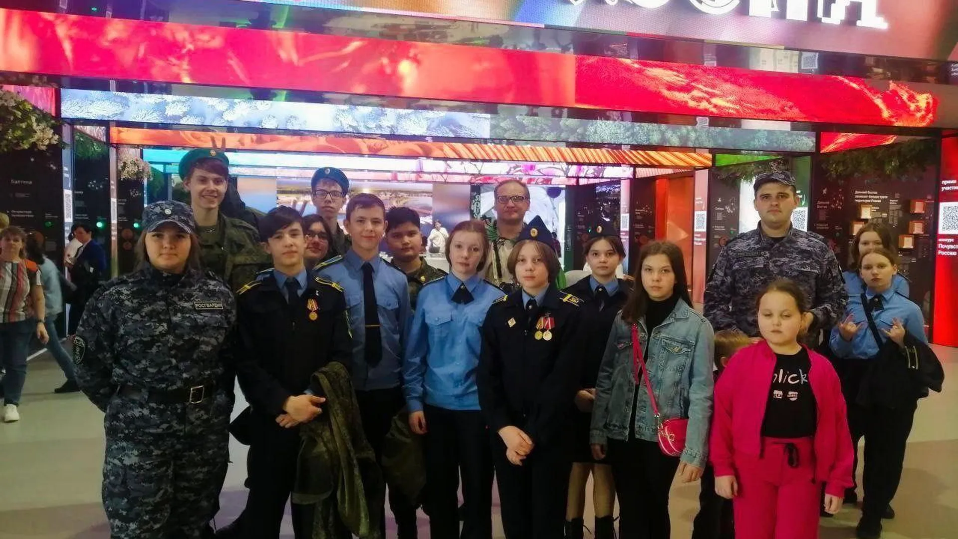 Подмосковные росгвардейцы провели патриотические встречи со школьниками