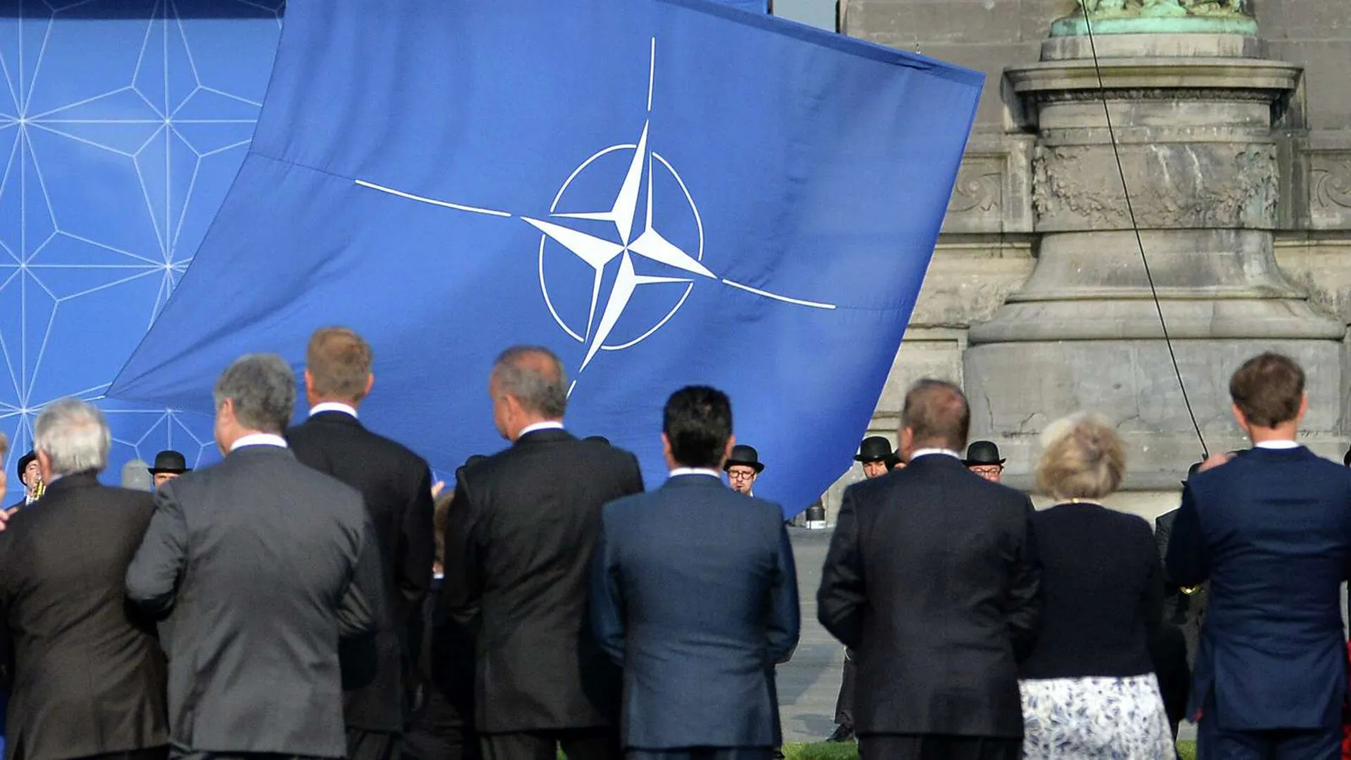 «Пентагон бьет в бубен Третьей мировой». США и НАТО не могут договориться об отношении к России