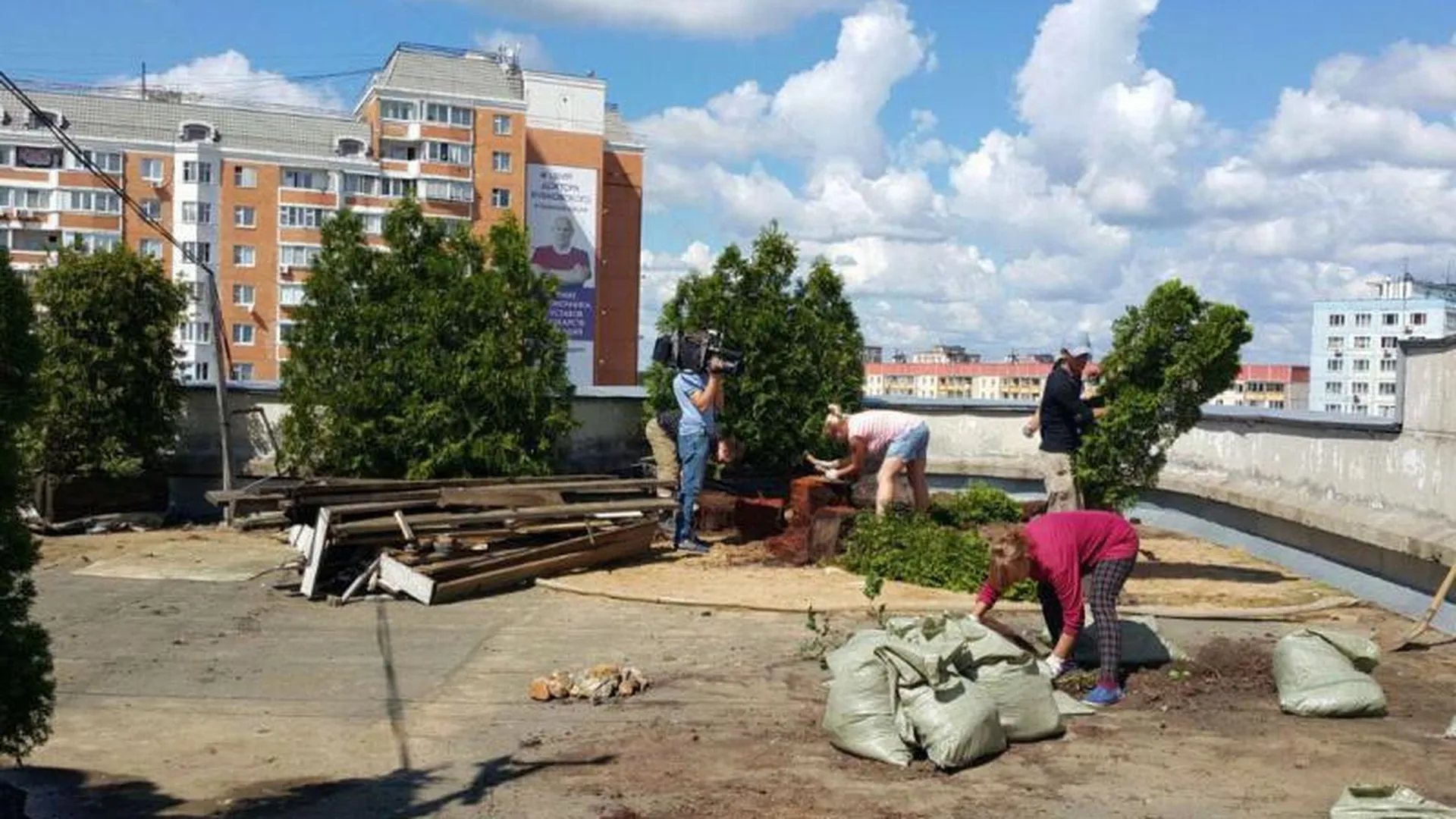 Крышу с курортом в Красногорске приводят в порядок