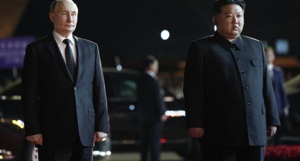 ЦТАК: Ким Чен Ын подарил Путину двух собак породы пхунсан