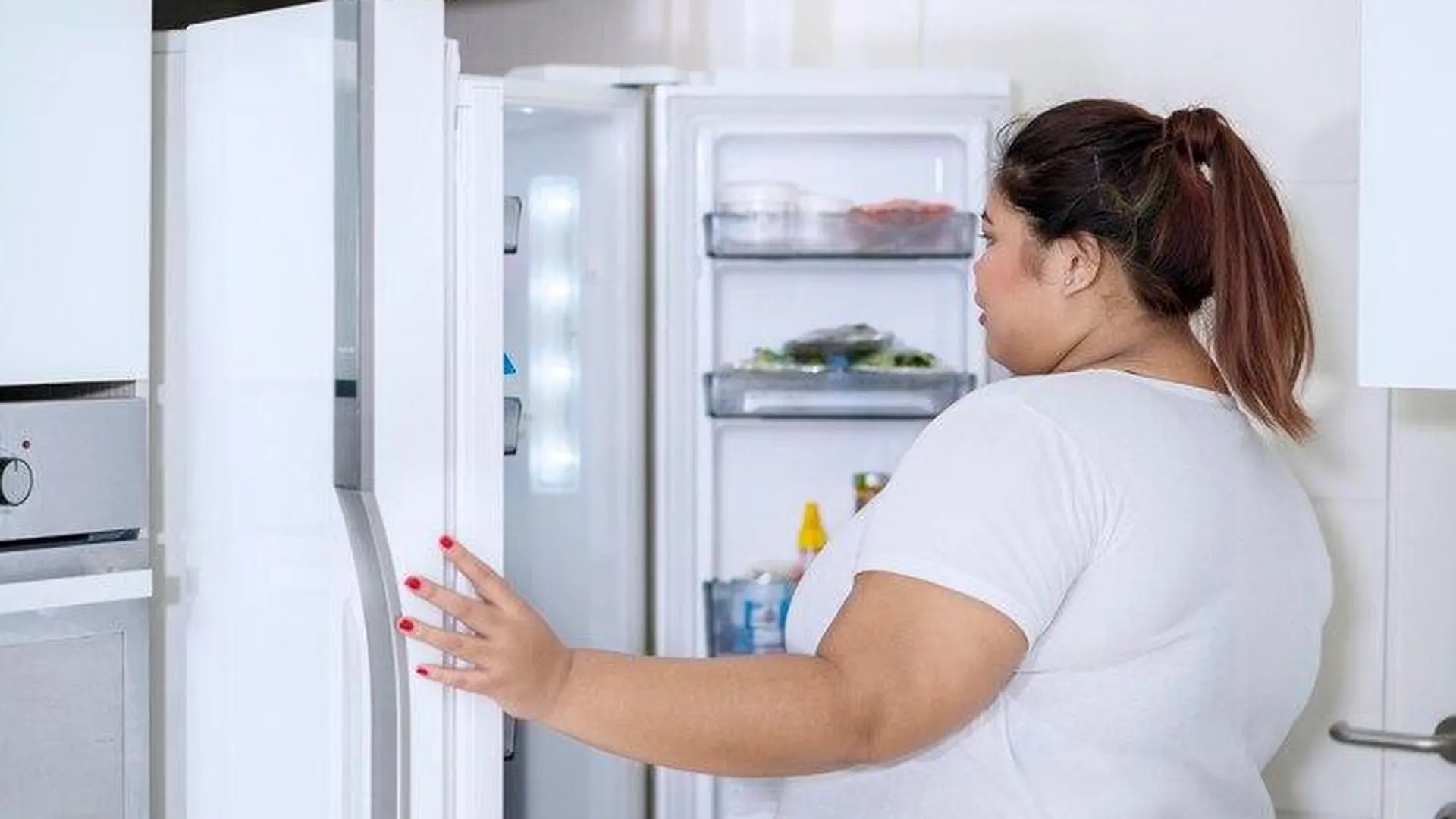 Женщина заморозила в холодильнике четырех младенцев