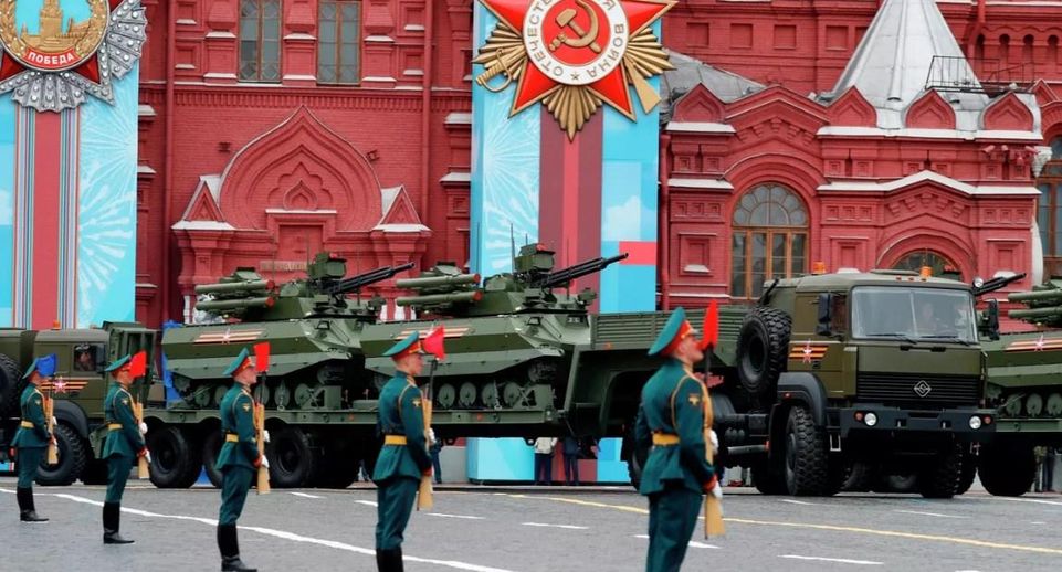 Появилось видео отправления военной техники на парад Победы в Москве