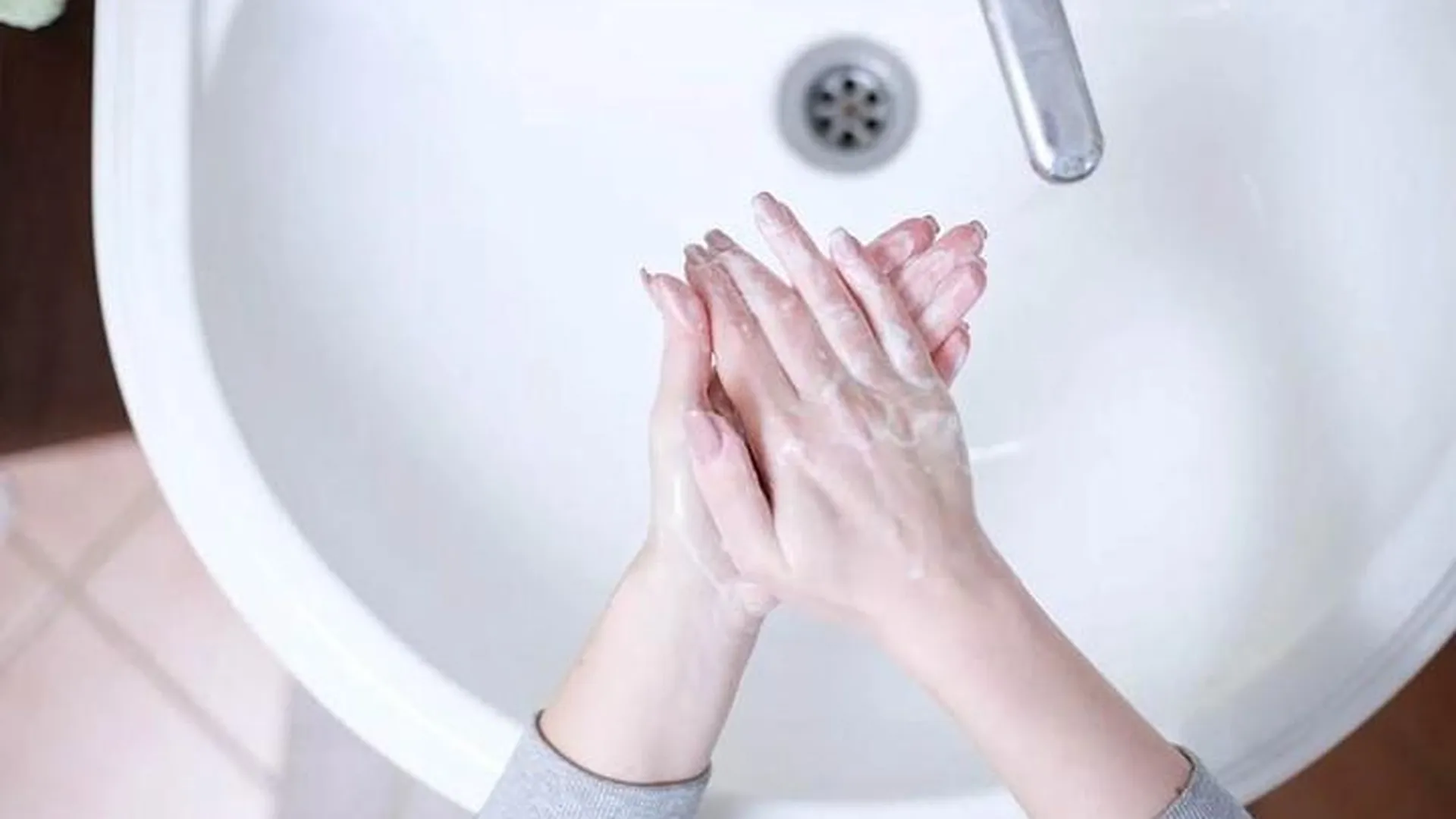 Врач рассказала, в чем заключается опасность частого мытья рук