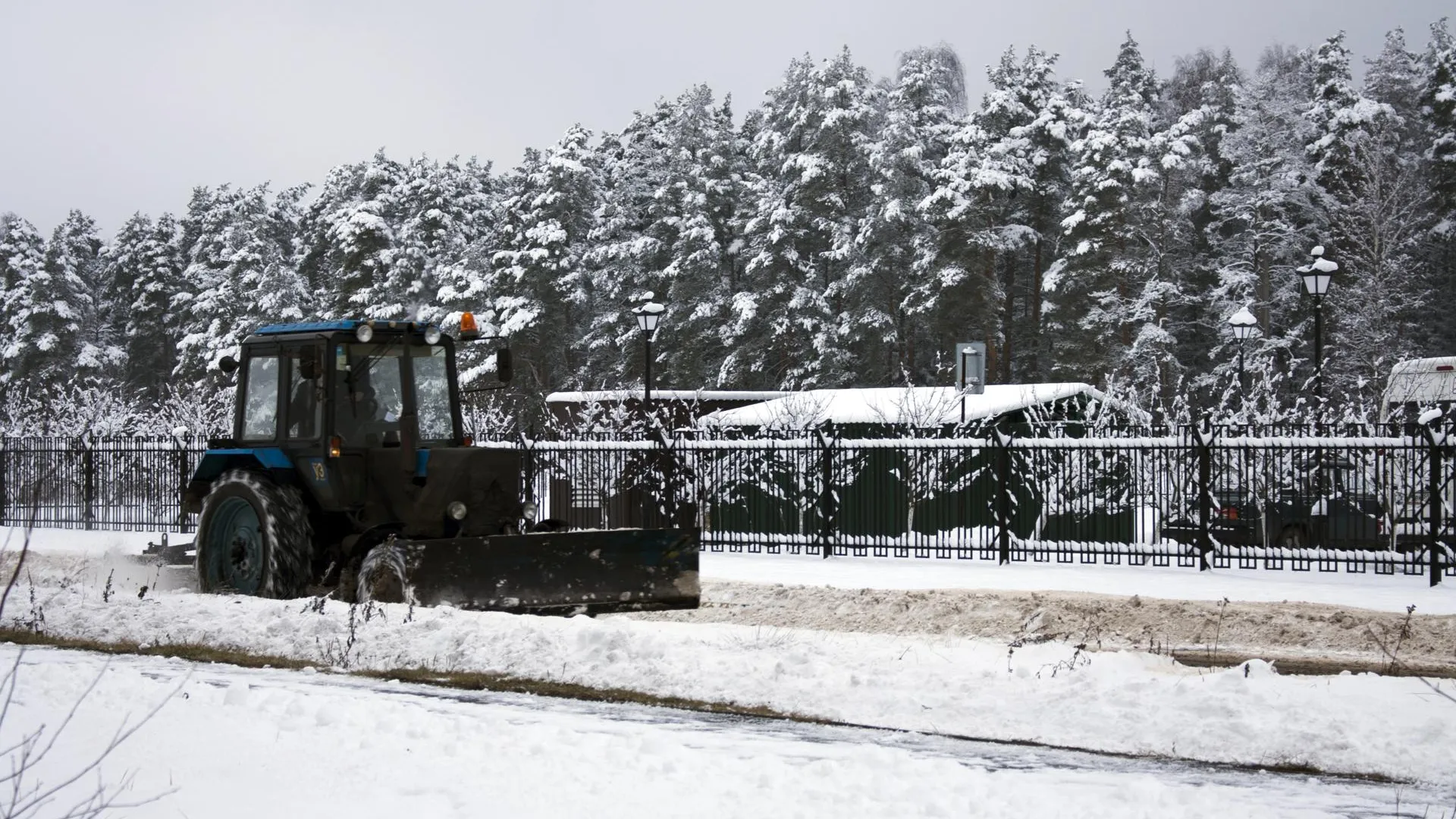 В Кемеровской области с железнодорожной инфраструктуры вывезено два миллиона кубометров снега за зиму
