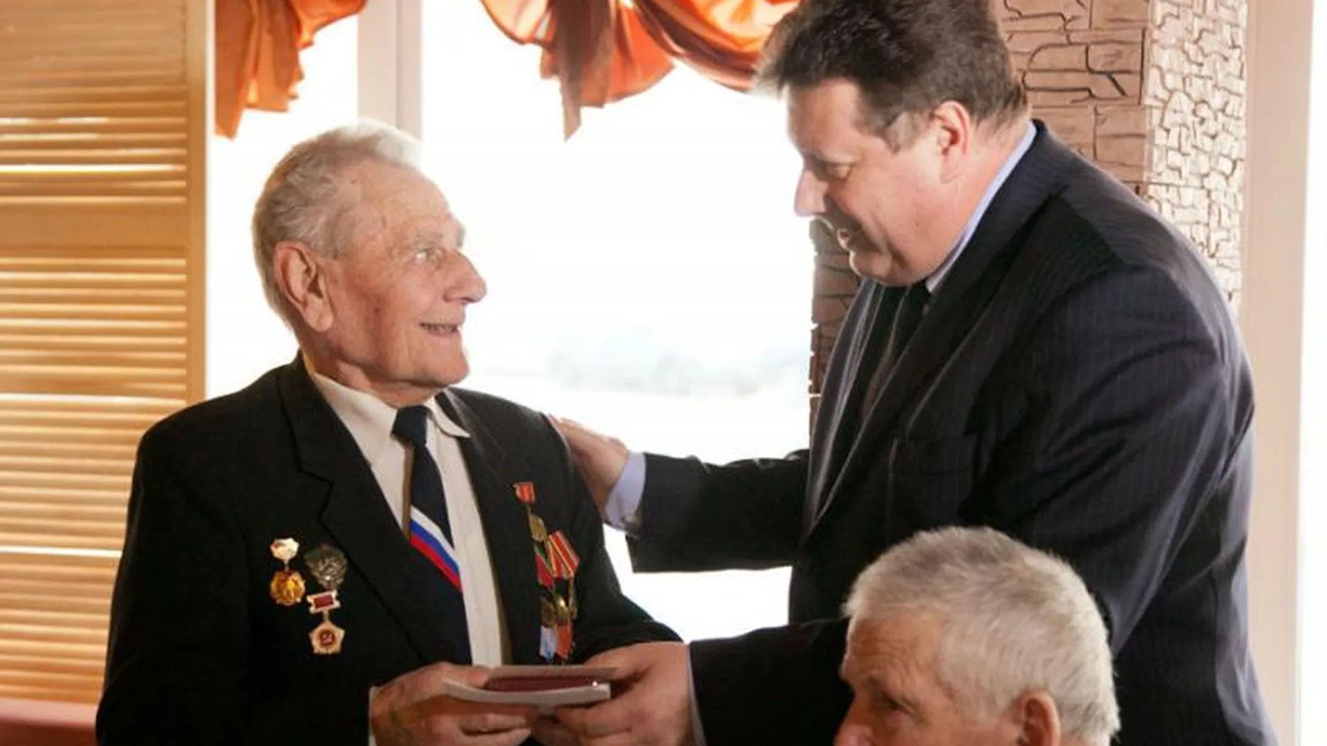 Более тысячи ветеранов в Ивантеевке получили юбилейные медали
