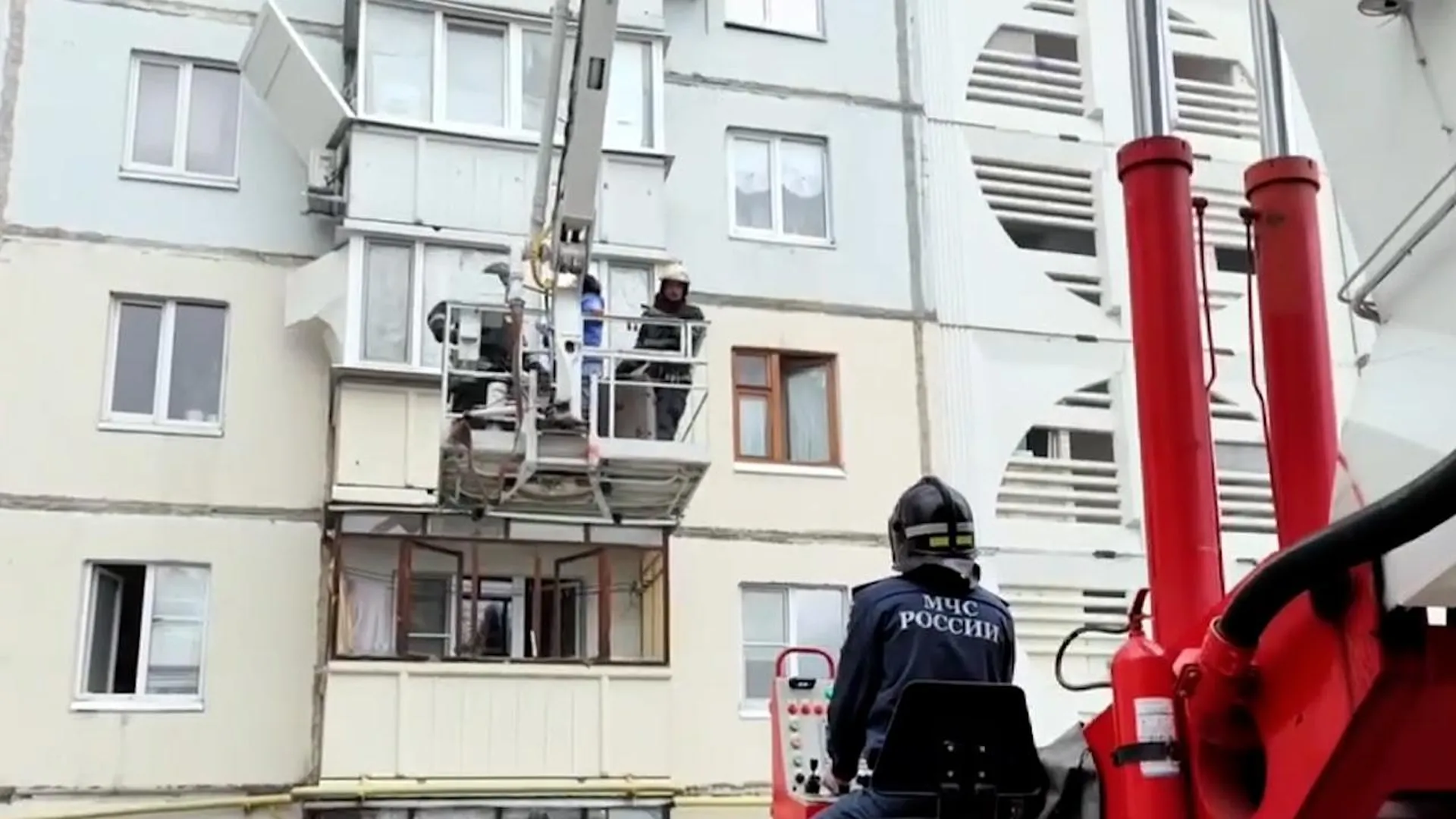 Спасатели второй раз прервали работы на улице Щорса из-за ракетной опасности