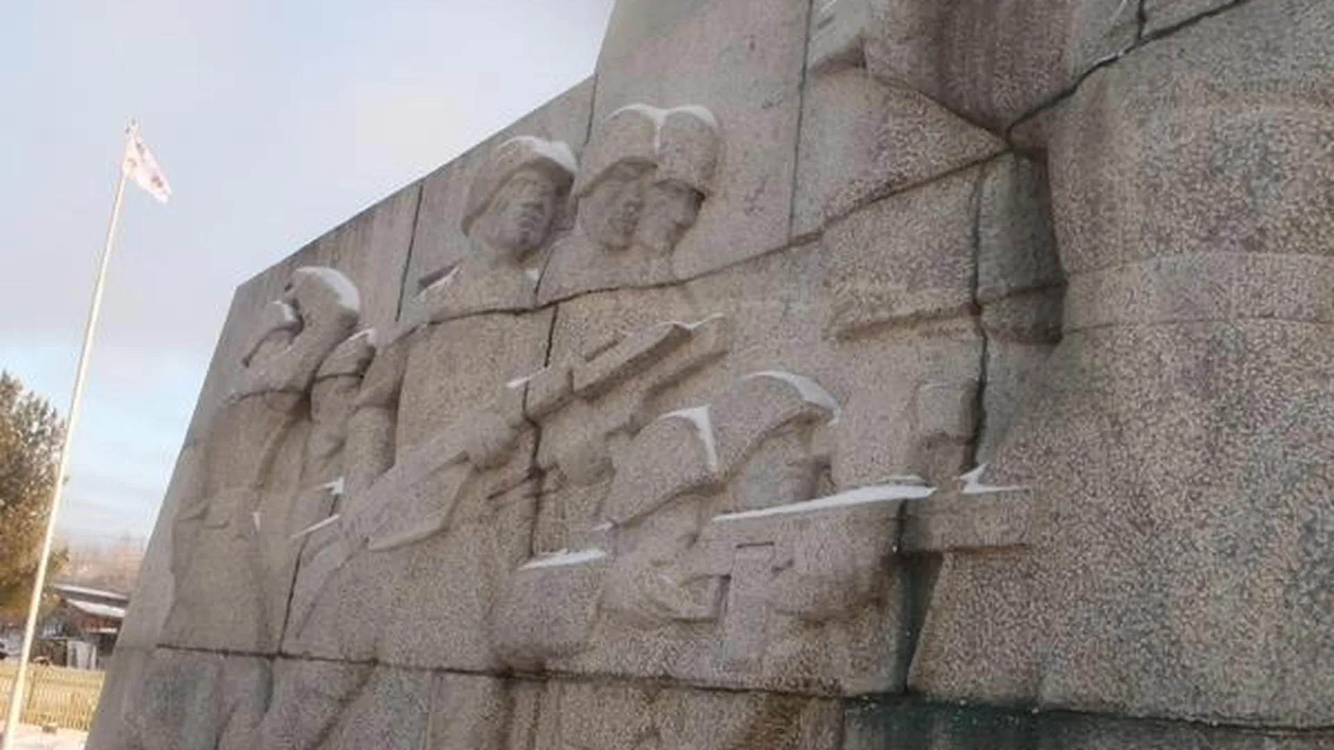 Памятник на федеральном балансе в Яхроме запущен и обветшал