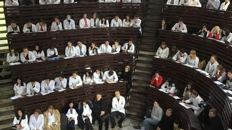 Киевский медицинский университет объявил забастовку