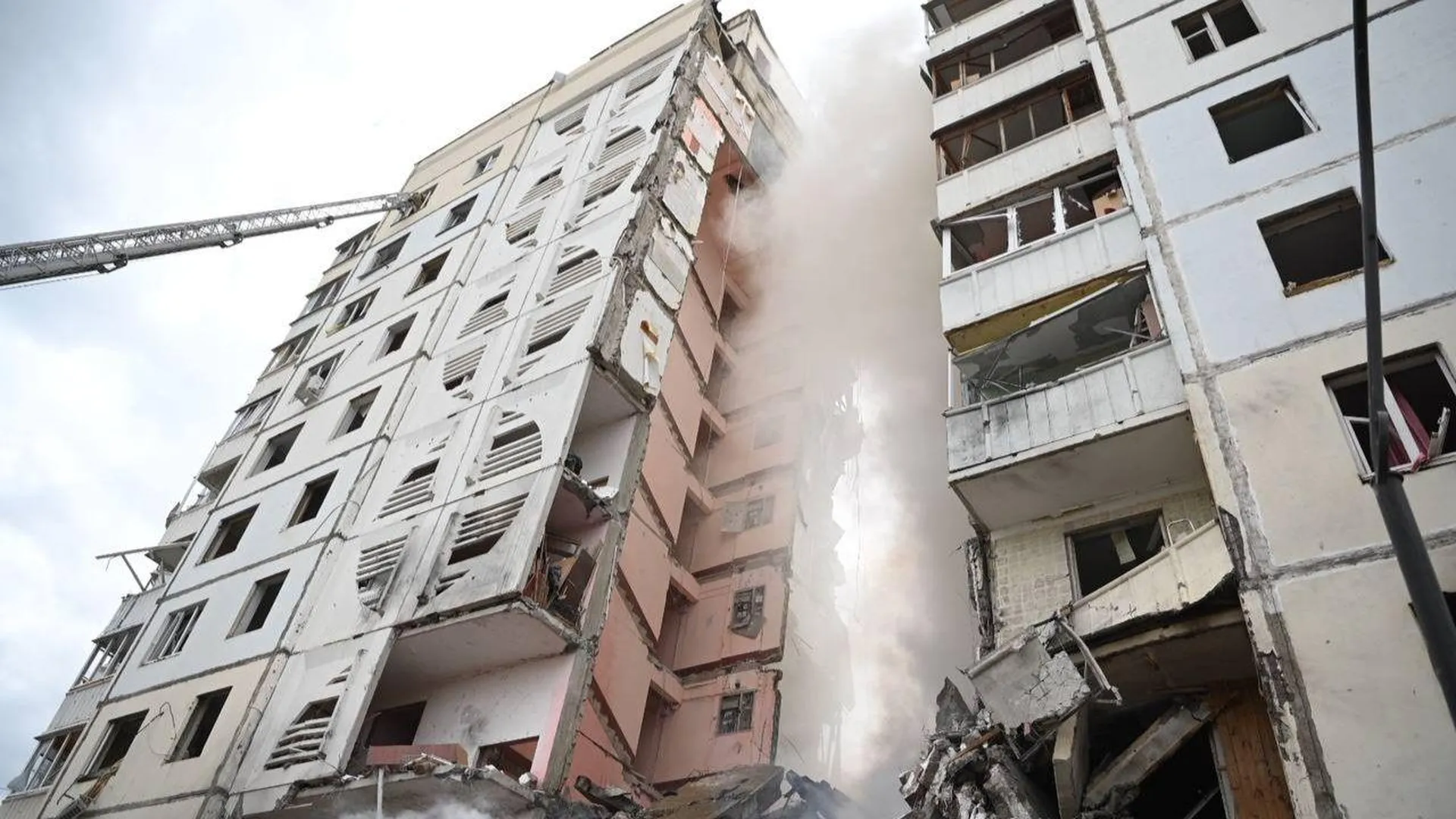 Спасатели вытащили из-под завалов дома в Белгороде двух погибших