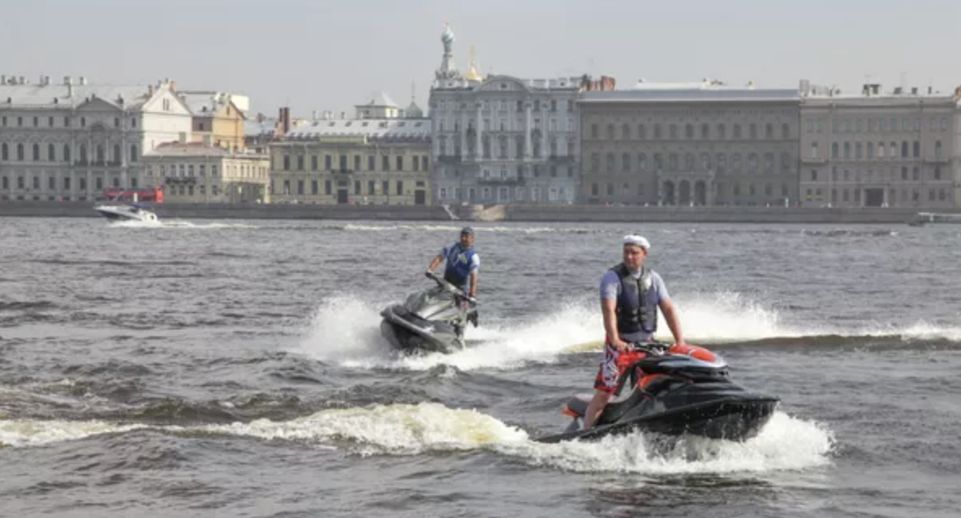 Столкнувшийся с катером в Петербурге водитель гидроцикла не попадал в водные ДТП