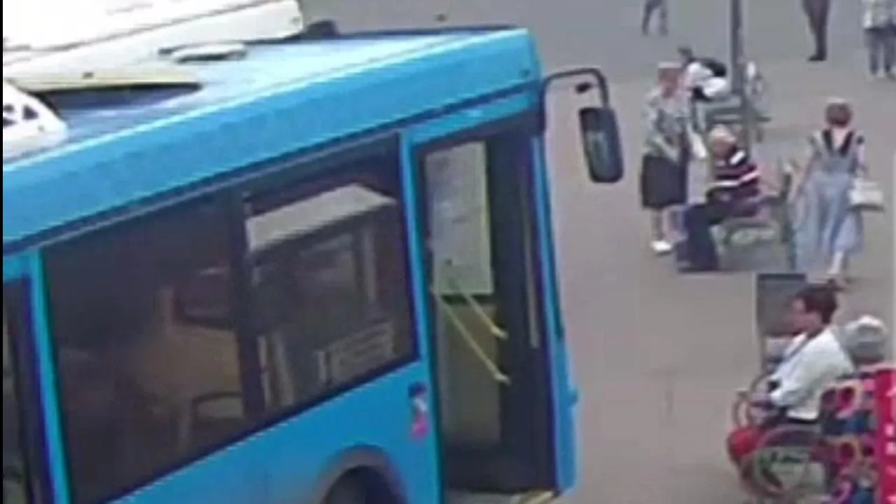 Автобус сбил насмерть женщину на вокзале в Домодедово