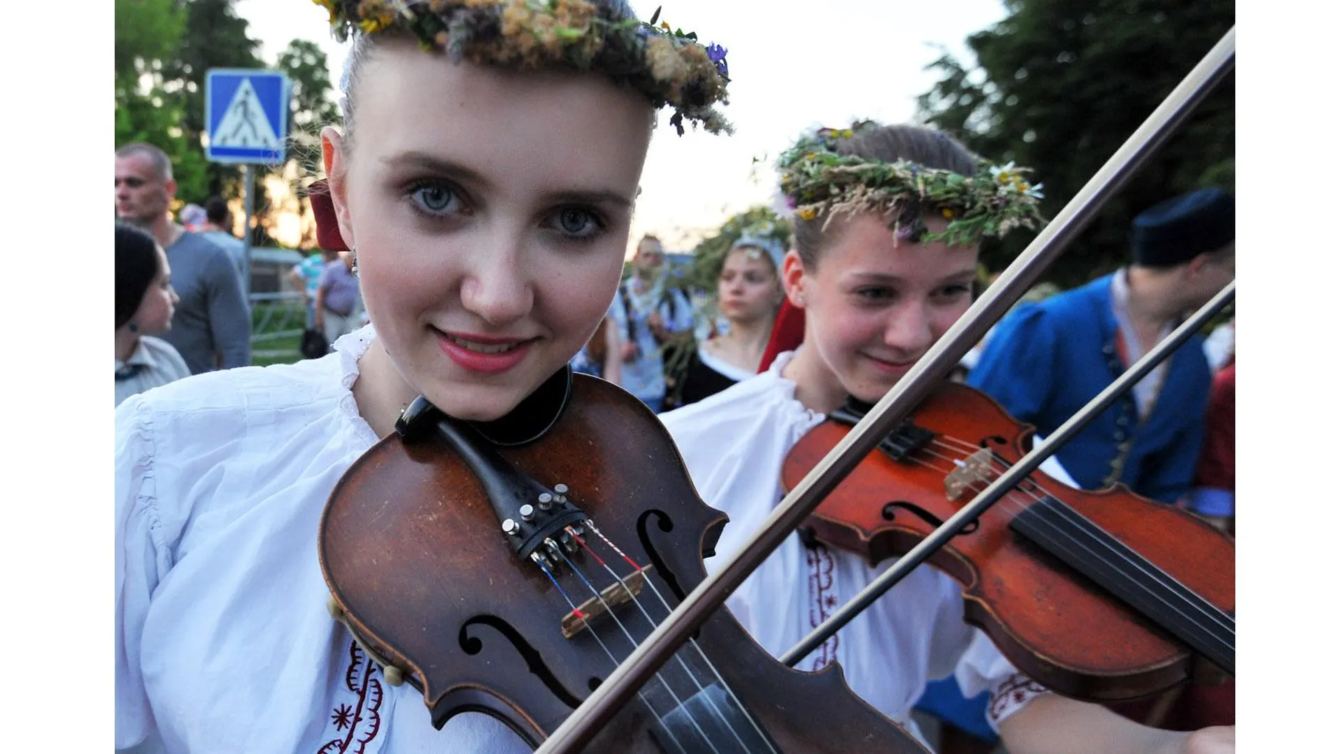 Белорусские музыканты на уличном празднике. Фото: Viktor Vetkin