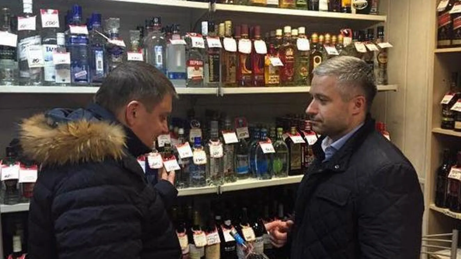 Глава Минпотребрынка Подмосковья лично выявил магазин, торгующий фальшивым алкоголем 