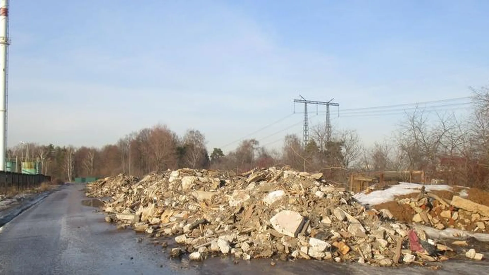 Три тысячи кубометров строительного мусора нашли на дорогах Красногорского района